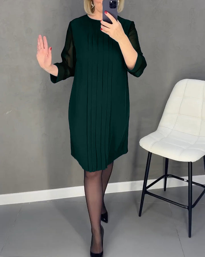 Julia - Elegancka Sukienka z Dekoltem w Serek i Modelującym Krojem