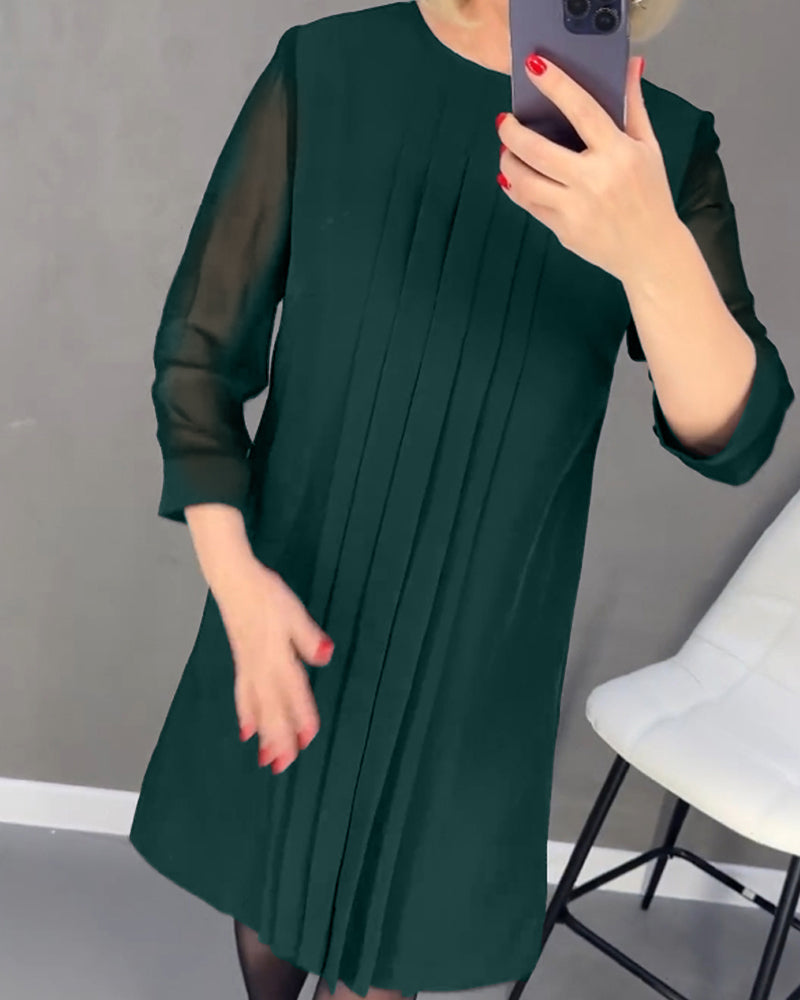 Julia - Elegancka Sukienka z Dekoltem w Serek i Modelującym Krojem