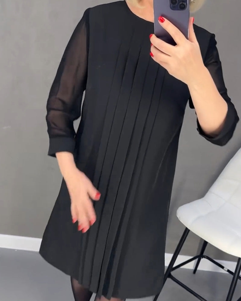 Julia - Elegancka Sukienka z Dekoltem w Serek i Modelującym Krojem