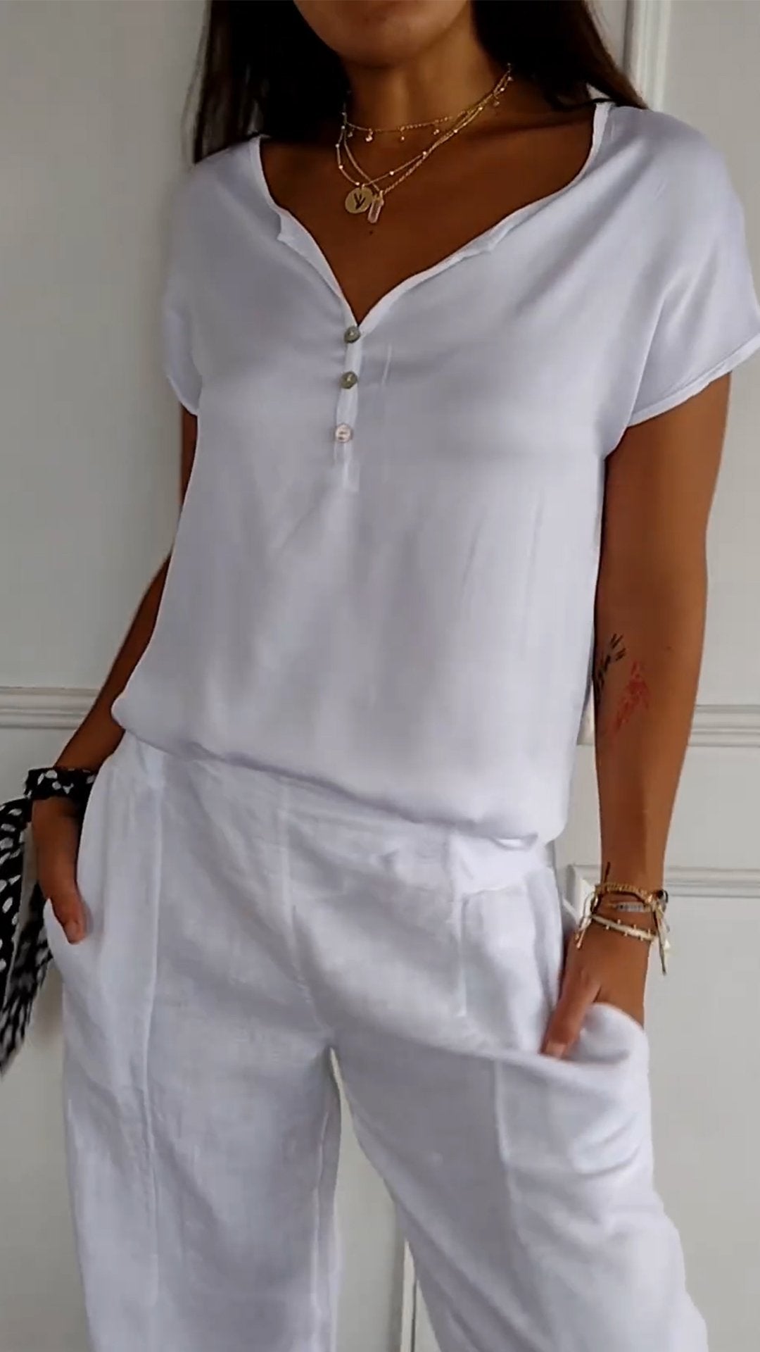 Patrycja - T-shirt z dekoltem w serek